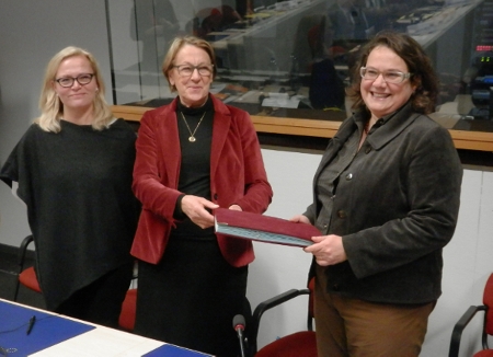 De gauche à droite : Britta Lejon (TUNED), Marylise Lebranchu et  Ruth Paserman (Commission européenne)