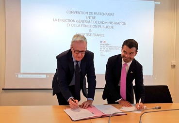 Thierry Le Goff et Jérémie Pellet, lors de la signature de la convention de partenariat